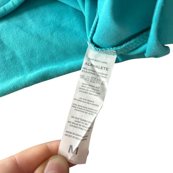 Alphalete Womens M Short Sleeve Boxy Crop Top Aqua Blue Pump Cover Oversized New - Picture 7 of 10